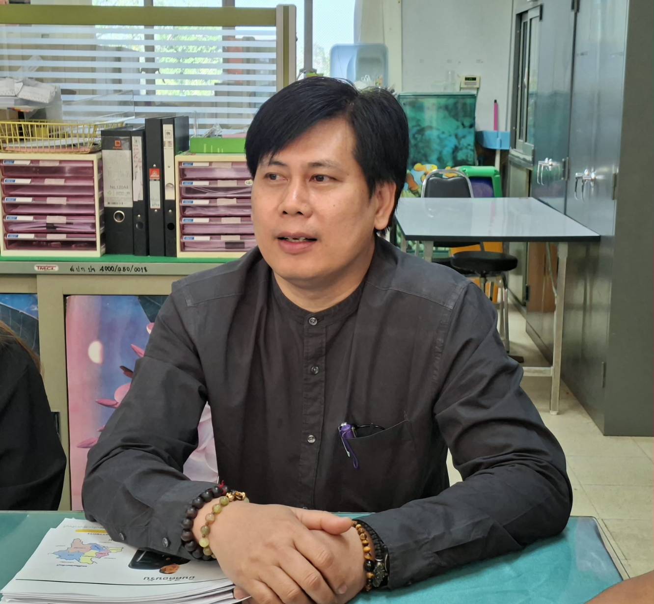 title - ผู้ตรวจราชการ ส.ป.ก. ประชุมตรวจราชการและติดตามความก้าวหน้าผลการดำเนินงานตามแผนการตรวจราชการของผู้ตรวจราชการสำนักงานการปฏิรูปที่ดินเพื่อเกษตรกรรม ประจำปีงบประมาณ พ.ศ. 2569 รอบที่ 1 เขตตรวจราชการที่ 9 จังหวัดปราจีนบุรี